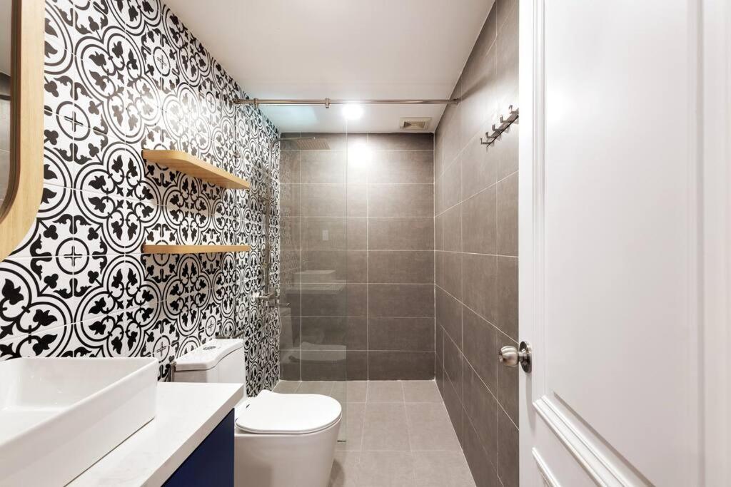 Modern, Cozy & Fully Equipped 2Br Apt In D4, 5M To D1 โฮจิมินห์ซิตี้ ภายนอก รูปภาพ